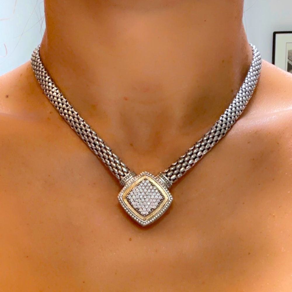 Silver Choker with gold accent